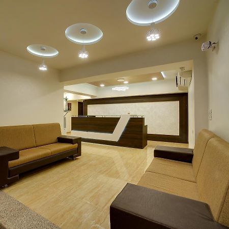 Rudra Royale Hotel Ahmedabad Exterior photo