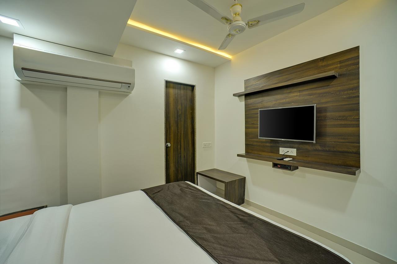 Rudra Royale Hotel Ahmedabad Exterior photo