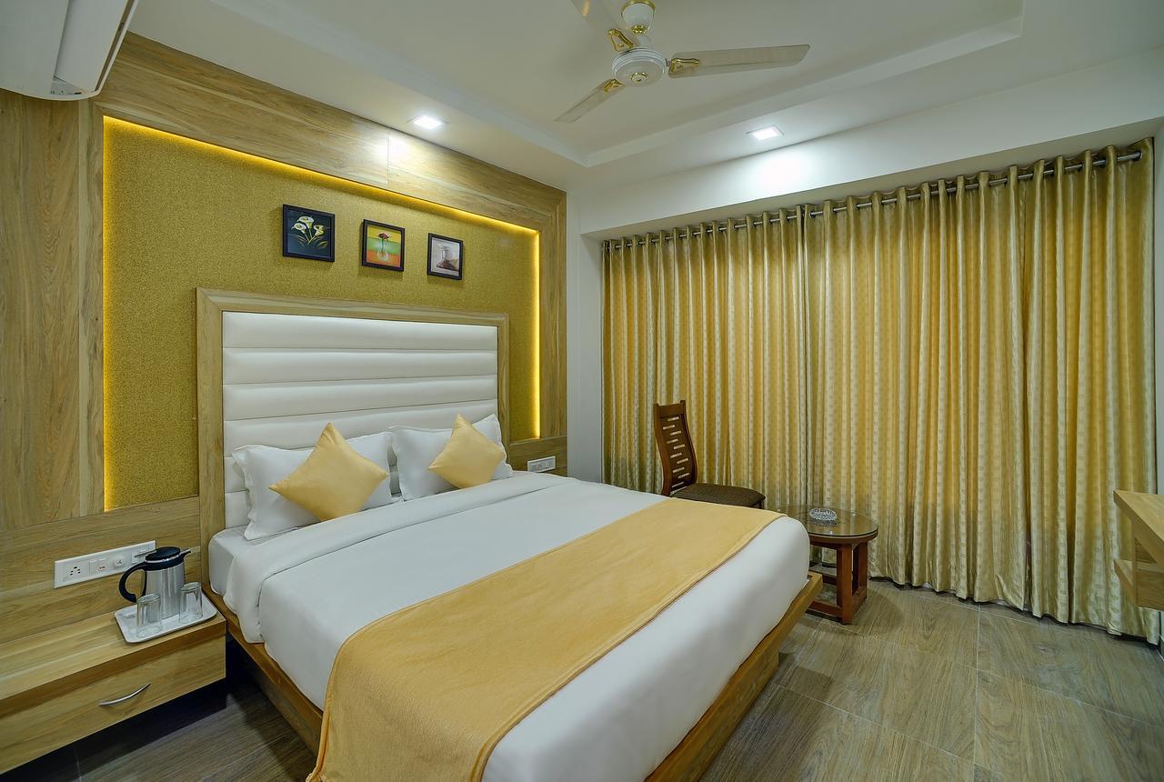 Rudra Royale Hotel Ahmedabad Room photo